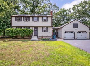 53 Hill St, Tewksbury, MA 01876