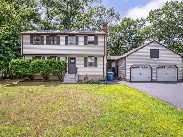 53 Hill St, Tewksbury, MA 01876