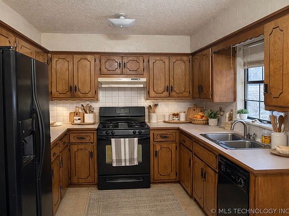 4th image of 205 W Ragan St