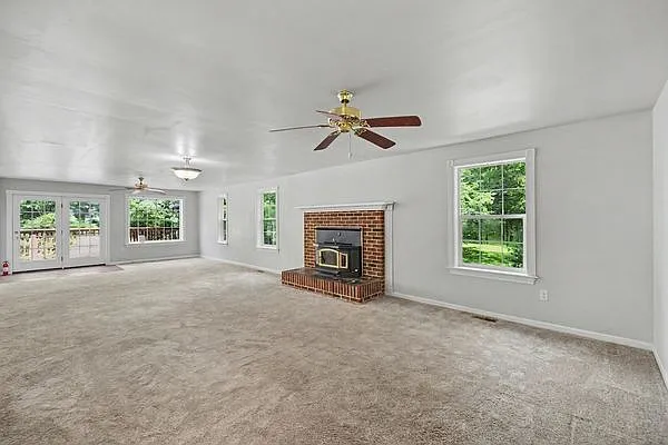 2 bed, 1.5 bath, 1824 sqft, $2,400 — Photo 2