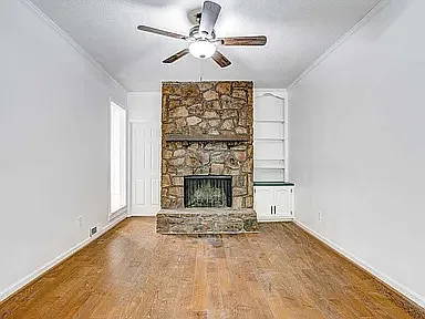3 bed, 1.5 bath, 1380 sqft, $1,895 — Photo 2