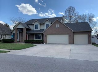 923 Lapwing Dr, Columbus, IN 47203