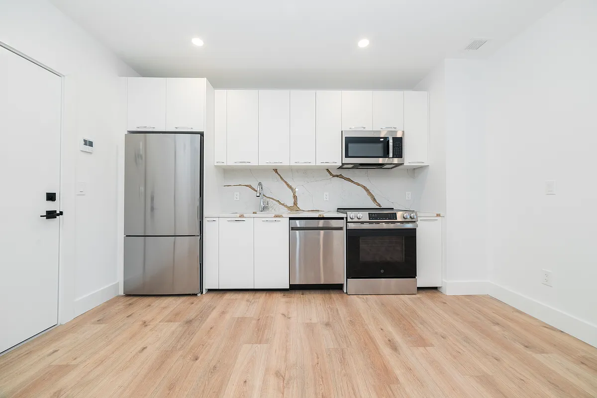 1 BD model A kitchen - Lake37