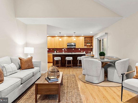 5th image of 731 Wynnewood Rd APT 18