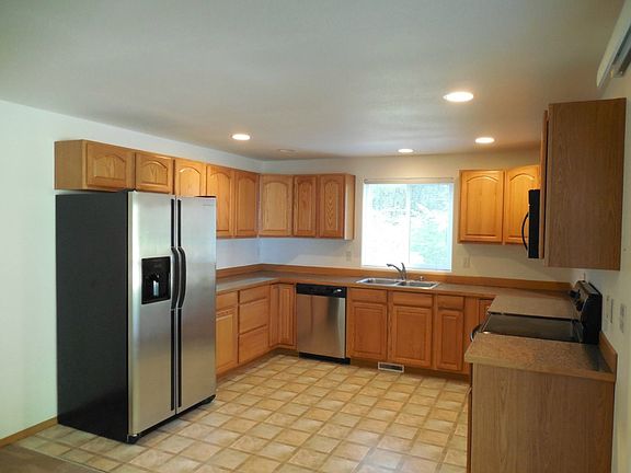 2nd image of 101 SE Eugene Ln