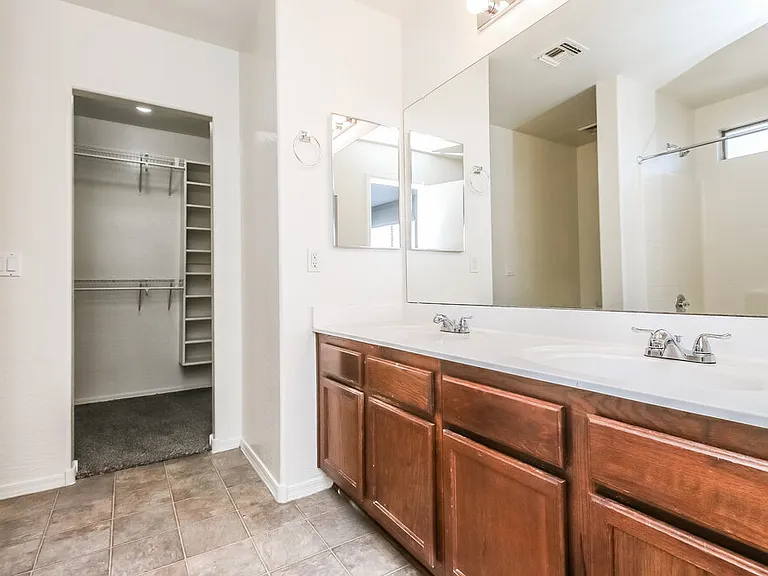 452 S Sabrina — Photo 11