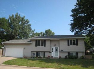 3900 Lennox Ave NE, Cedar Rapids, IA 52402