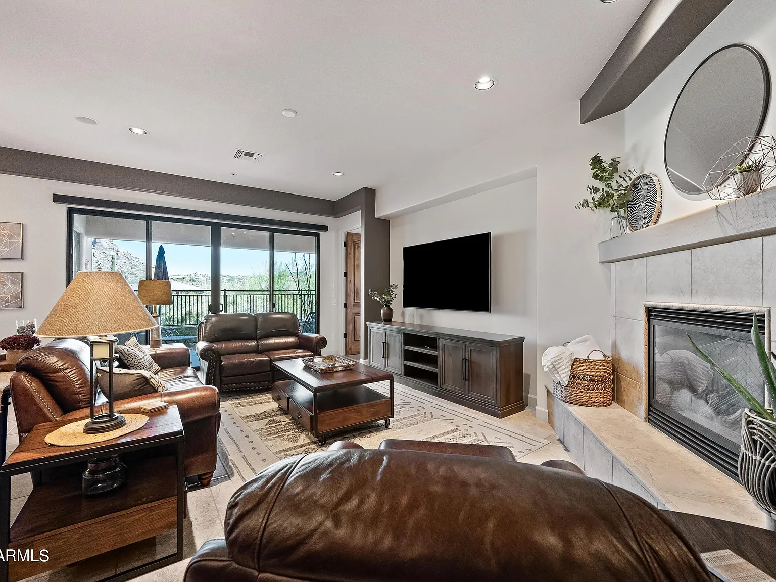 3 bed, 3.0 bath, 2379 sqft, $5,000 — Photo 3