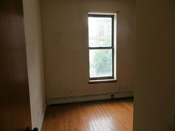 5th image of 688 Union St #22