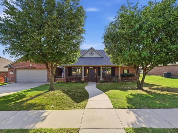 10909 Owl Creek Dr, Fort Worth, TX 76179