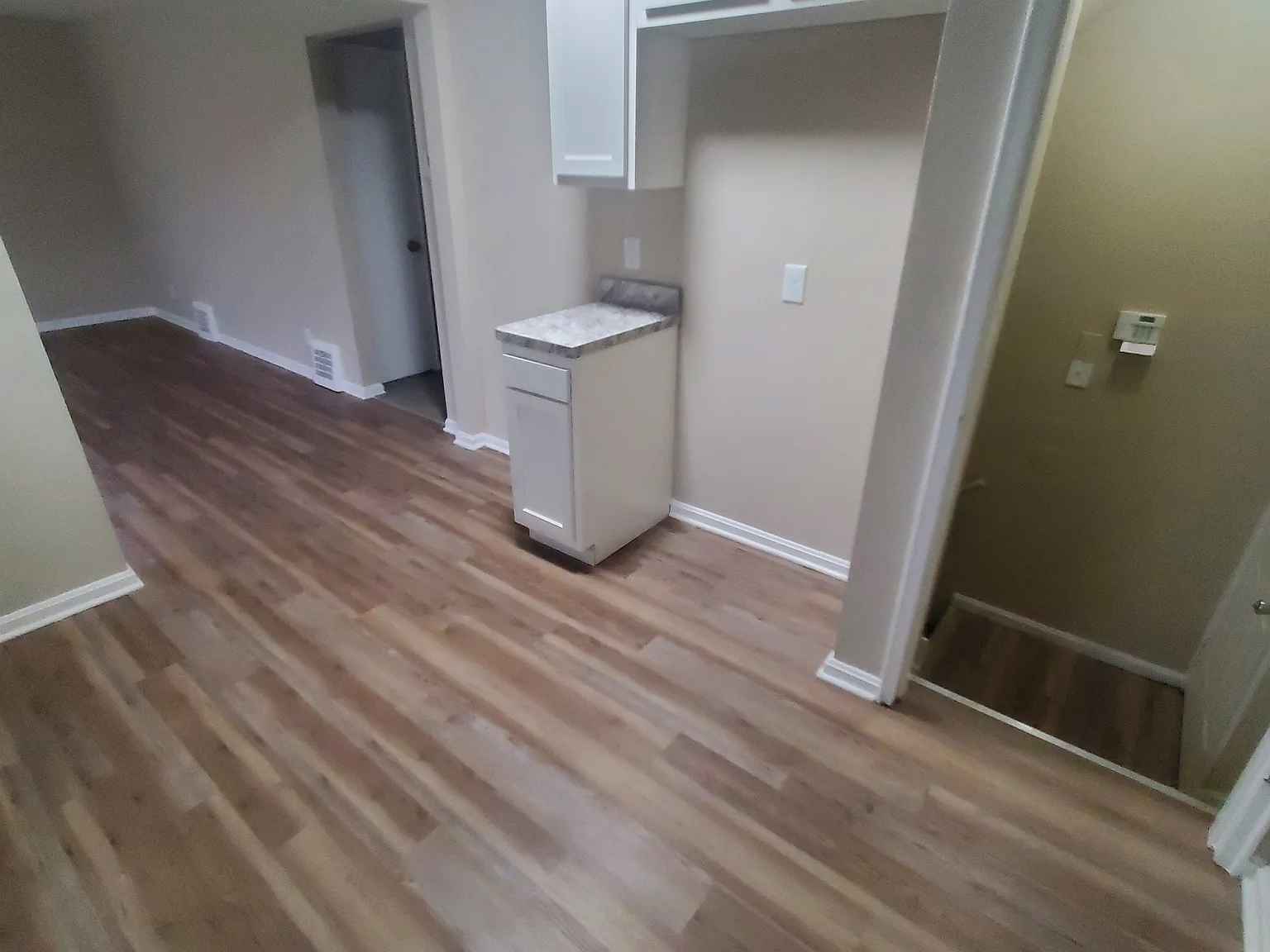 3 bed, 1280 sqft, $1,300 — Photo 4