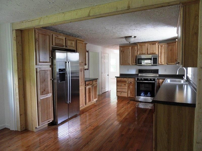 63 Park Hill Ave, Millbury, MA 01527 Zillow