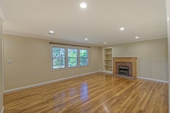 2nd image of 219 Peavler Dr