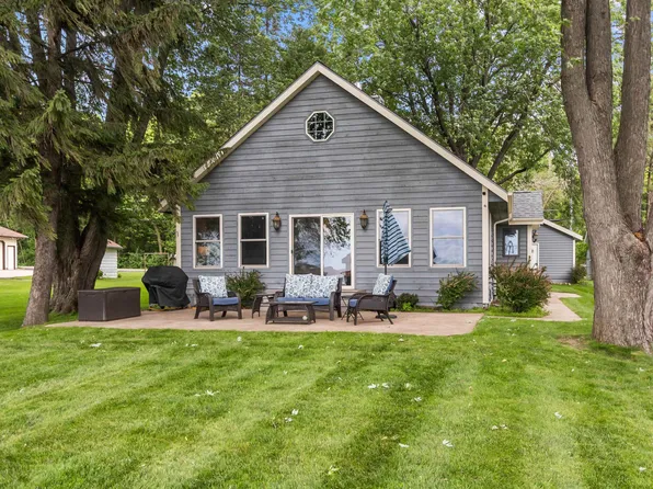 4585 Plummers Point Rd, Oshkosh, WI 54904