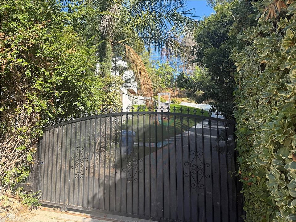 1st image of 10 Coolwater Rd