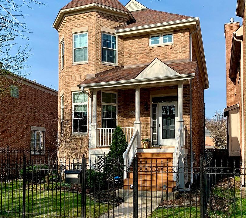 This traditionally inspired house is located just blocks from the University of Chicago campus and t