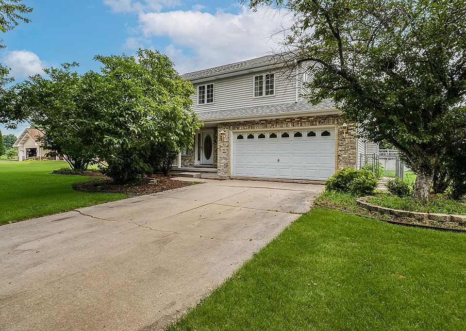 1st image of 611 Flambeau Ct