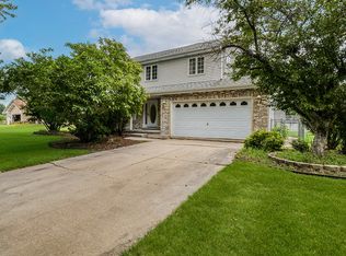 611 Flambeau Ct, Romeoville, IL 60446