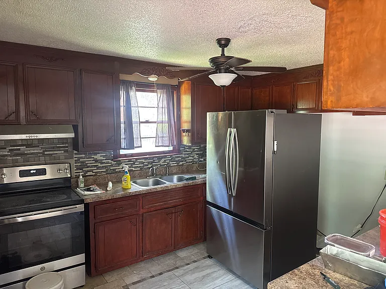 1006 Mitchell St — Photo 4