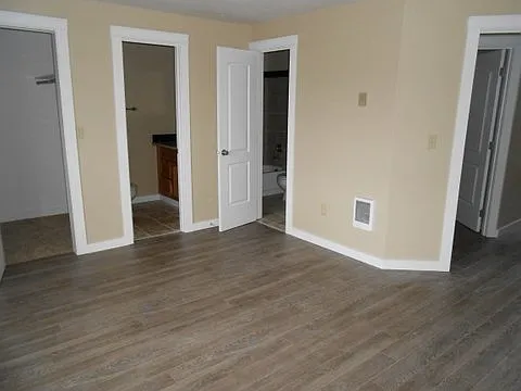 410 SW Fall St — Photo 32