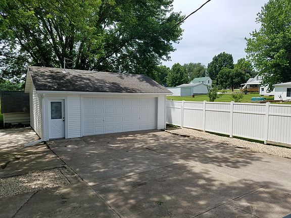 5th image of 402 S Warsaw St