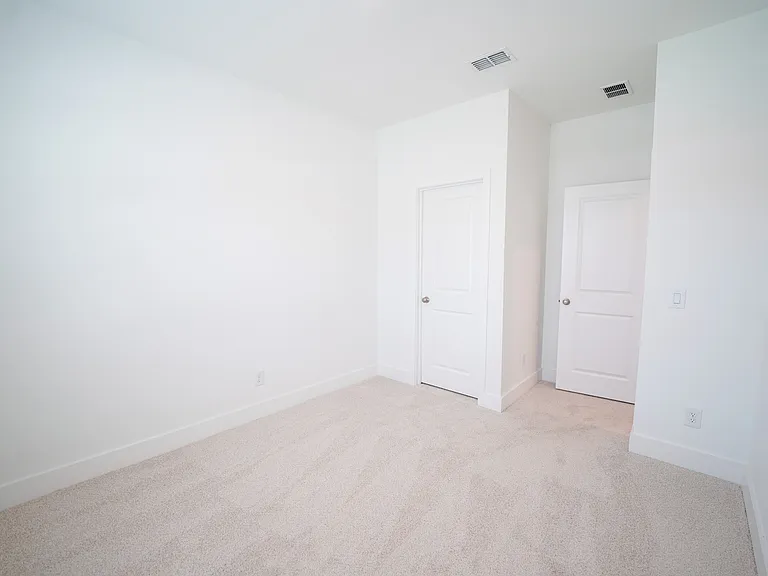 128 Kingswood Cir — Photo 6