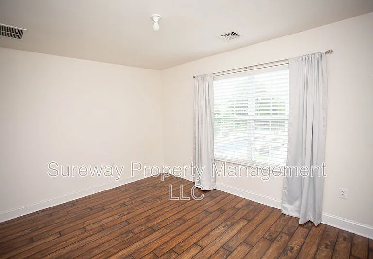 1 Tweentown Close — Photo 26