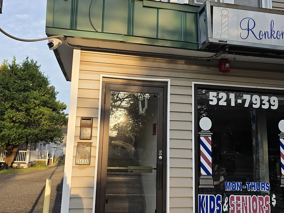 Entrance Door Facing Front Sidewalk