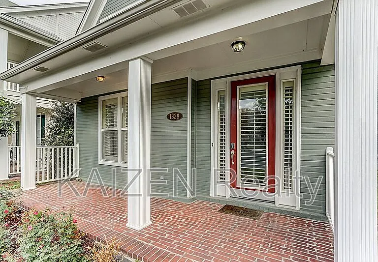 1338 Harbor Park Dr — Photo 2
