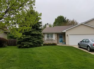 251 Penny Ln, Lake Geneva, WI 53147