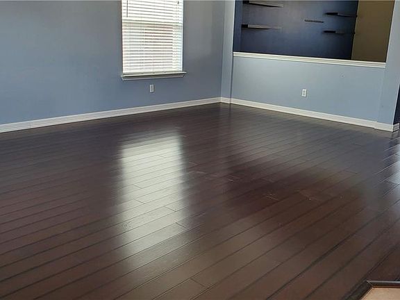 3rd image of 6207 Bridgewood Dr