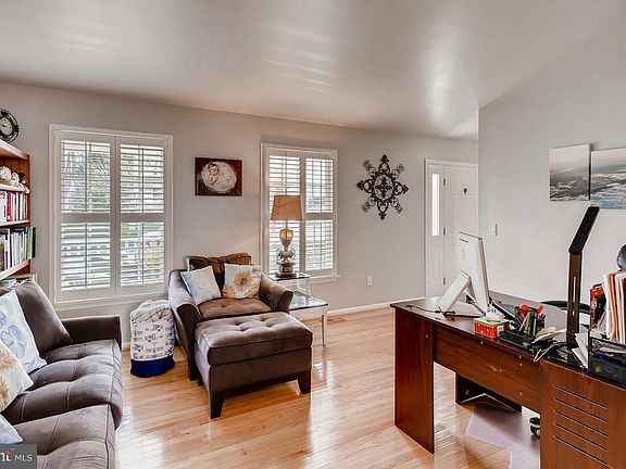 2nd image of 2211 Kempton Park Cir