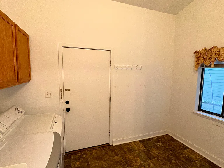 677 Skynob Dr — Photo 4