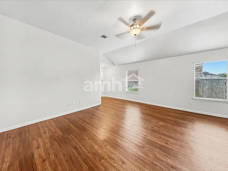 3934 Hawthorn Glen Ct — Photo 7