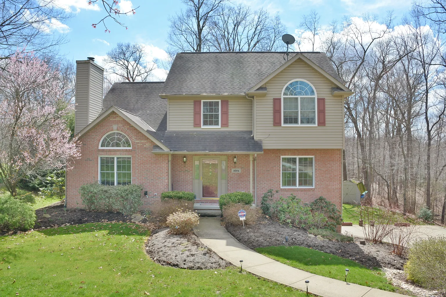 104 Lyndon Ln photo 1