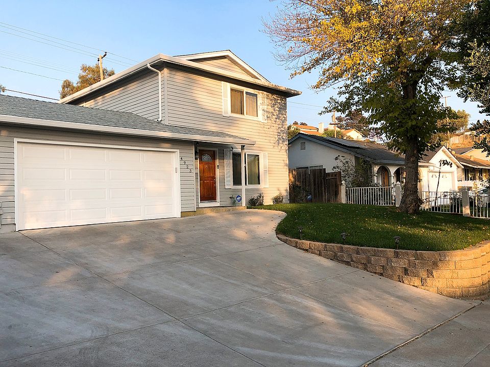 2nd image of 4923 Dickinson Dr