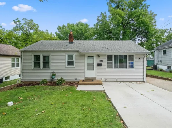 3344 Wismer Rd, Saint Ann, MO 63074