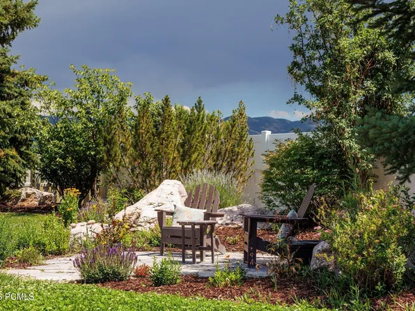 1065 Windsor Dr, North Salt Lake, UT 84054