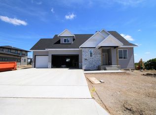 17 Scramble St, Minot, ND 58701