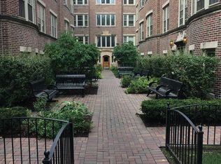 1122 Washington Blvd APT 3B, Oak Park, IL 60302