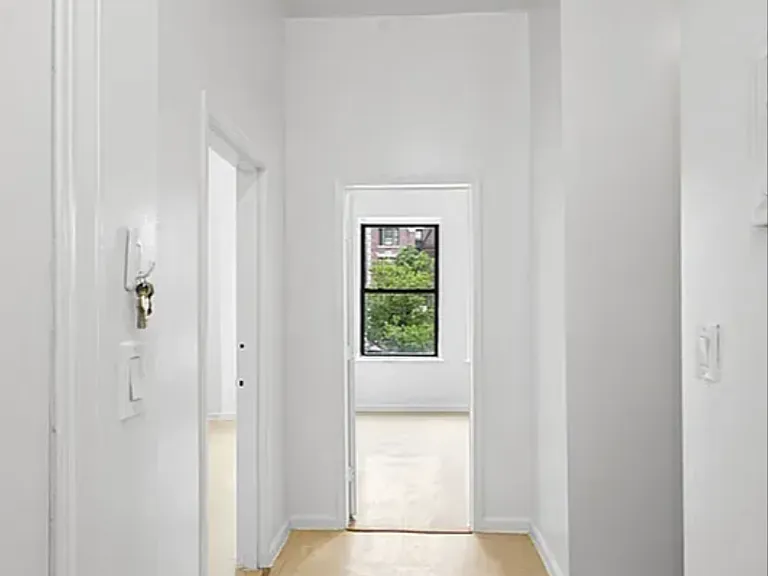 3476 Broadway #3 — Photo 2