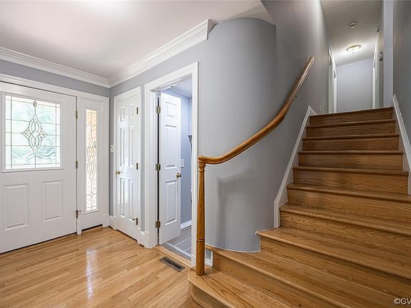4th image of 203 Fulham Cir