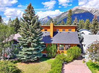 226 S Lady Macdonald Dr, Canmore, AB T1W1H3