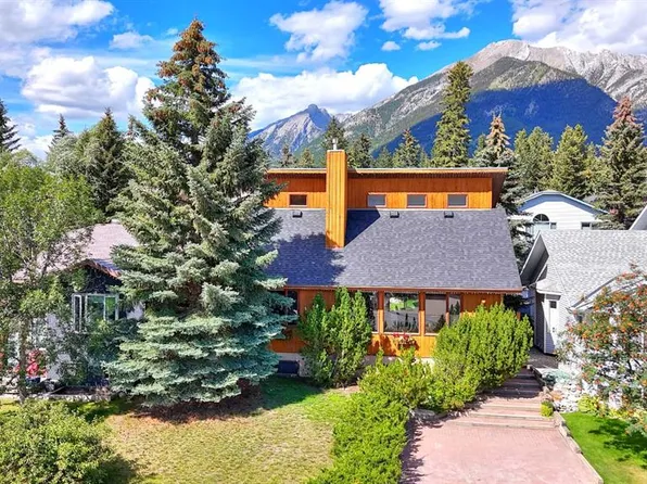 226 S Lady Macdonald Dr, Canmore, AB T1W 1H3