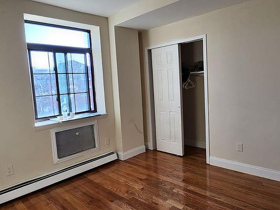 3rd image of 4012 Bronxwood Ave #4