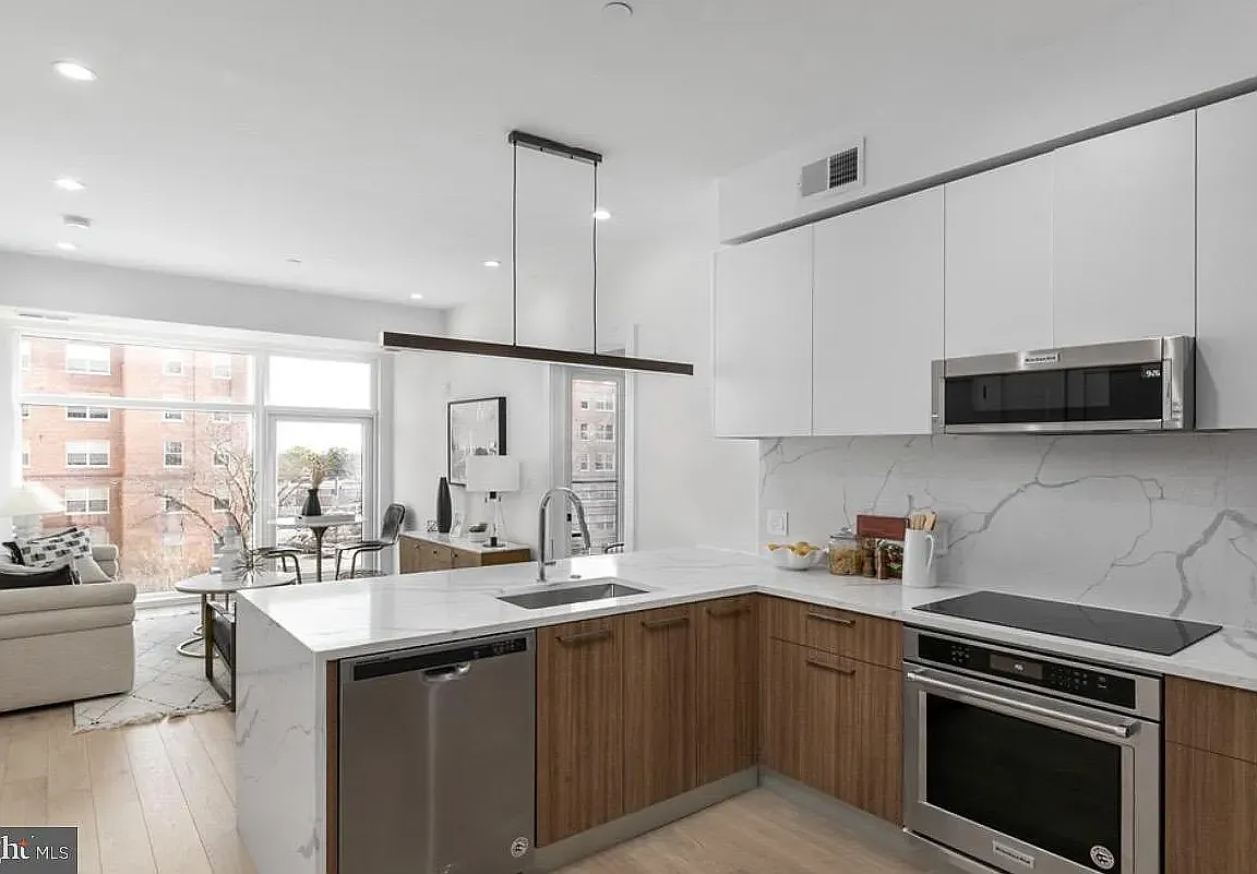 2 bed, 935 sqft, $2,950 — Photo 1