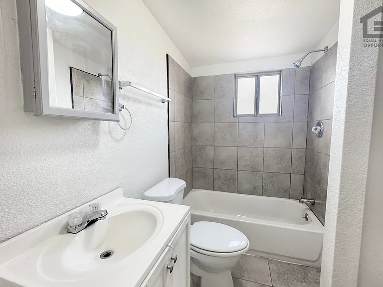 3422 E Culver St — Photo 14