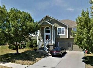 18208 W 157th Ter, Olathe, KS 66062