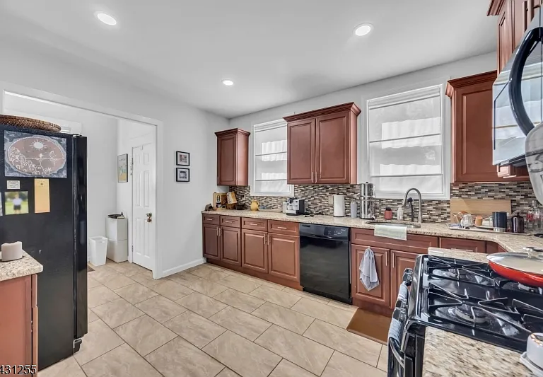 10 Vermont St — Photo 14