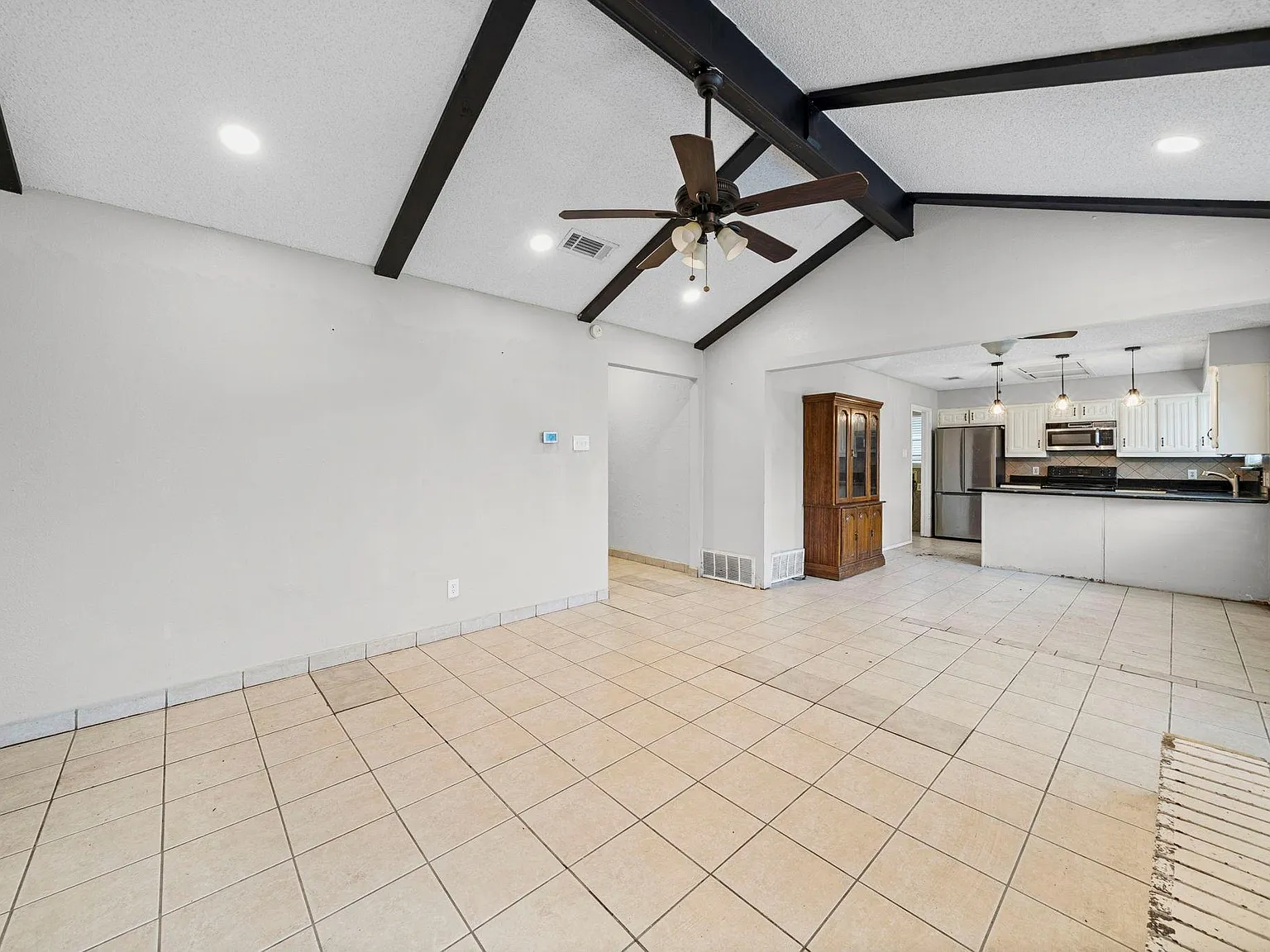 3 bed, 1348 sqft, $1,700 — Photo 4